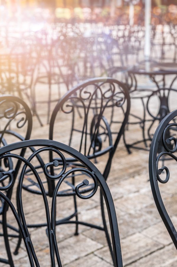 Chaise restaurant en acier durable : alliez robustesse et style